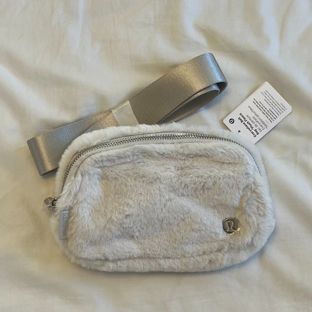 Lululemon everywhere belt bag 1L plush fleece